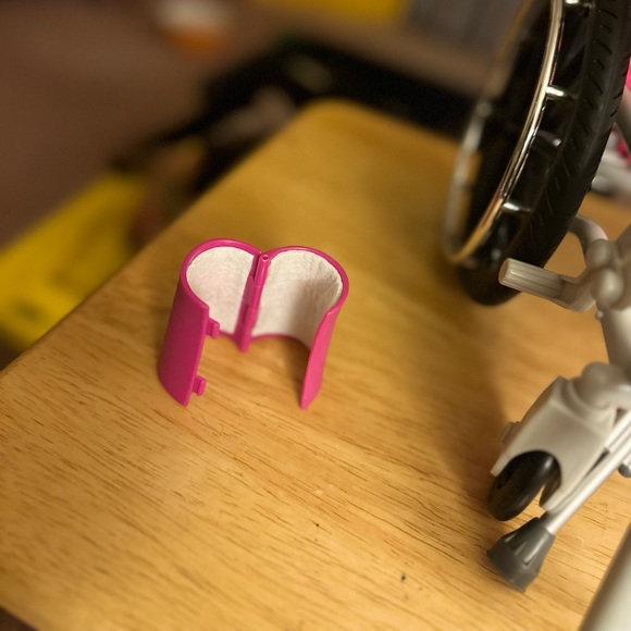 American Girl crutches w/Wheelchair, cast, and bandage for 18” dolls - Picture 3 of 16